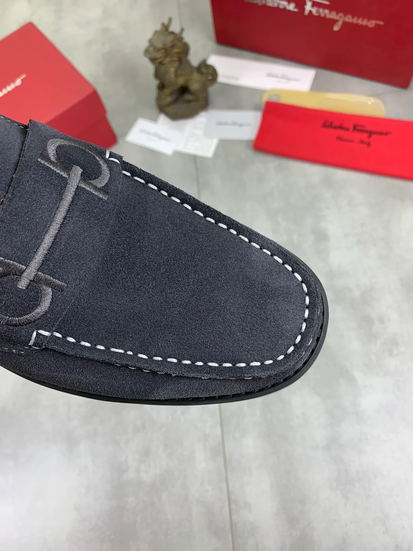 Men's Men's Shoes 💰P460💰[New Style] Water-dyed Niuli 🆘[Salvatore Ferragamo] Ferragamo's latest casual business leather shoes for men! Available at counters simultaneously! The fabric is made of specially imported original calfskin, the lining is made of imported water-dyed cowhide, and the original combination outsole is absolutely luxurious and leads the fashion trend. Matching code: 38-45; 5️⃣ colors available